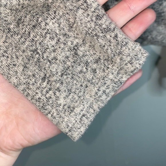 🦋Cute cream lightweight long sleeved top! - Picture 4 of 8